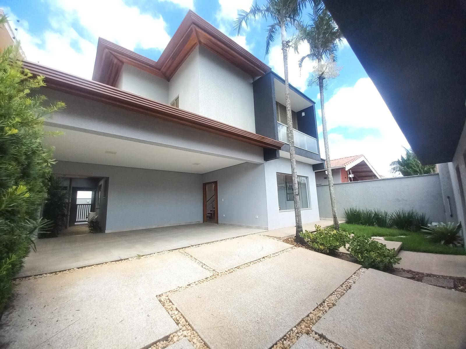 Casa, 4 quartos, 215 m² - Foto 1